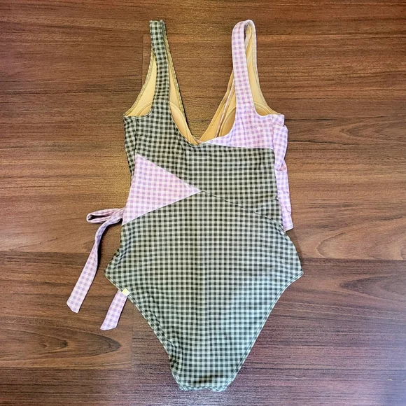 Summersalt The Wrap One-Piece Swimsuit in Lavender & Ivy Gingham Size 4 - Picture 6 of 7